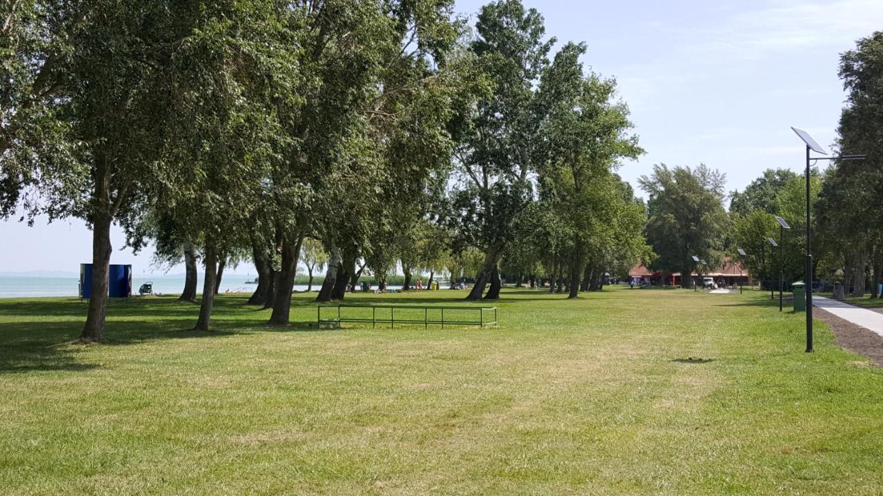 Lelle Resort B20 Balatonlelle Esterno foto